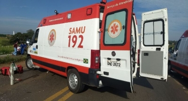 Trabalhadores ficam gravemente feridos após serem atropelados na BR 365 Trabalhadores ficam gravemente feridos após serem atropelados na BR 365