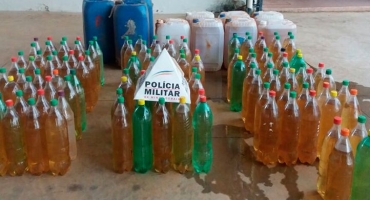 Após motorista fugir da abordagem na BR-354, Polícia Militar apreende aproximadamente 400 litros de cachaça Após motorista fugir da abordagem na BR-354, Polícia Militar apreende aproximadamente 400 litros de cachaça