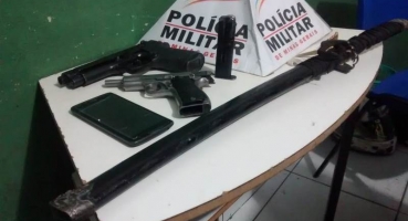Polícia Militar apreende armas, munições e drogas na cidade de Patos de Minas Polícia Militar apreende armas, munições e drogas na cidade de Patos de Minas