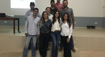 Alunos do curso de Medicina Veterinária do UNIPAM apresentam projeto integrador para pecuaristas Carmenses