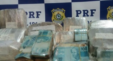 PRF de Patos de Minas apreende quase meio milhão de reais durante abordagem na BR-365 PRF de Patos de Minas apreende quase meio milhão de reais durante abordagem na BR-365
