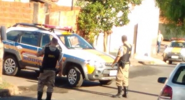 Rapaz de 18 anos é morto a tiros no Bairro Américo Caetano em Presidente Olegário Rapaz de 18 anos é morto a tiros no Bairro Américo Caetano em Presidente Olegário