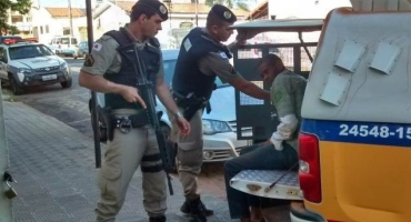 Após roubar HILUX em Patos de Minas suspeitos são presos e veículo recuperado Após roubar HILUX em Patos de Minas suspeitos são presos e veículo recuperado