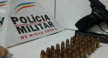 Polícia Militar de Patos de Minas apreende pistola e munições dentro de veículo Polícia Militar de Patos de Minas apreende pistola e munições dentro de veículo