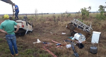 Motorista perde controle direcional de veículo e capota automóvel na BR 354 Motorista perde controle direcional de veículo e capota automóvel na BR 354