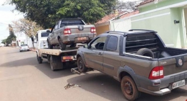 PM realiza apreensão de carro clonado na cidade de Carmo do Paranaíba PM realiza apreensão de carro clonado na cidade de Carmo do Paranaíba