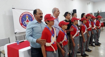 Alunos de Lagoa Formosa e Patos de Minas participam da formatura do Projeto Bombeiro Mirim