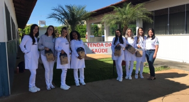 Alunas da Nutrição participam de evento na CEMIL