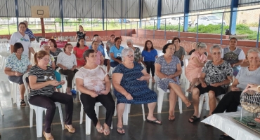 Alunos do curso de Medicina desenvolvem tarde de lazer para idosos