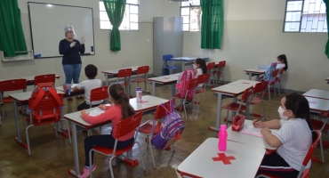 Poucos alunos comparecem nas escolas municipais de Lagoa Formosa para volta às aulas presenciais 