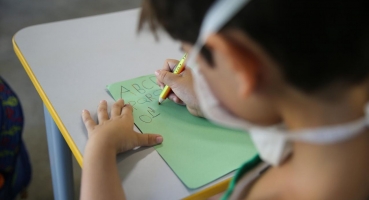 Escola particular de Patos de Minas suspende parcialmente aulas presenciais após aluno testar positivo para a COVID-19