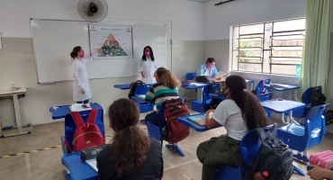 Alunas de Nutrição do UNIPAM participam de projeto no Distrito de Areado