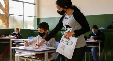 Volta às aulas presenciais não será mais facultativa a partir de 3/11 em Minas Gerais