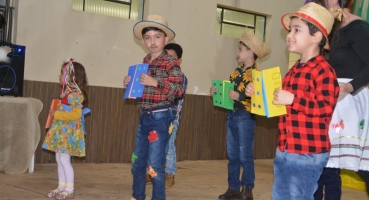 Centro Educacional Infantil Estrelinha do Saber realiza animado “Arraial”