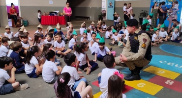 Polícia Militar de Lagoa Formosa participa de evento na Escola André Luiz de Carvalho Coelho em comemoração ao Dia do Soldado