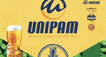 Estudantes de cursos de Engenharia do UNIPAM apresentam cerveja artesanal produzida durante projeto acadêmico em festival