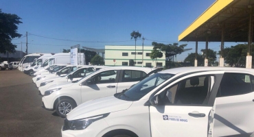 Prefeitura de Patos de Minas recebe novos veículos para compor a frota da Secretaria de Saúde
