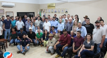 Produtores de leite de Lagoa Formosa irão à Brasília participar de reunião na Câmara dos Deputados na tentativa de barrar importação 