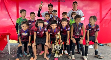 Equipe Iniciantes da Escolinha de Futebol da Prefeitura de Lagoa Formosa é campeã da Copa Petiz da Liga Patense