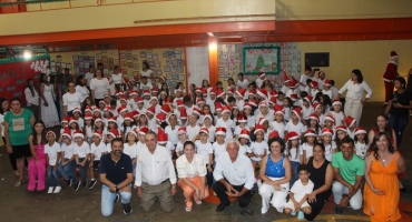 Escola Municipal Olegário Tupinambá Mundim de Lagoa Formosa realiza Cantata de Natal no encerramento do ano letivo