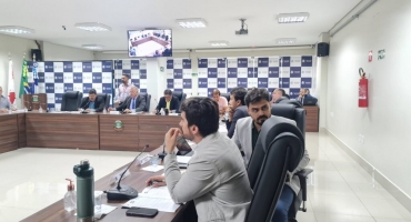 Sessão extraordinária na Câmara Municipal de Patos de Minas é marcada por discussão de vereadores 
