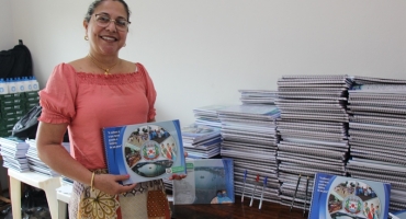 Secretária de Educação de Lagoa Formosa fala sobre entrega de materiais escolares para alunos da rede municipal