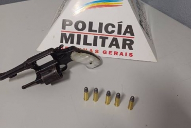 Patos de Minas - Adolescente de 16 anos é flagrado andando armado no bairro Jardim Esperança
