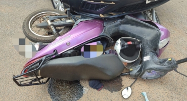 Presidente Olegário - Motociclista sofre fratura exposta na tíbia em acidente no centro da cidade