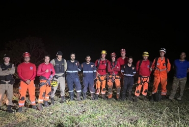 Homens caem em grota com mais de 50 metros de profundidade são resgatados pelo Corpo de Bombeiros 