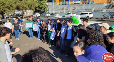 Manifestação de pais e alunos em Patos de Minas pede o fim da greve nos IFTMs