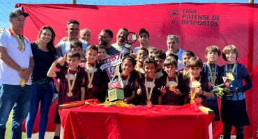 Dois times da Escolinha de Futebol da Prefeitura de Lagoa Formosa foram campeões na Copa Petiz da Liga Patense 