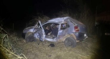 Lagoa Grande - Colisão frontal entre carro e carreta na BR-040 mata duas pessoas 