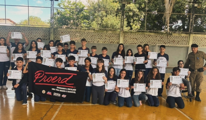 Alunos do 7º ano das Escolas Estaduais Coronel Cristiano e Marciano Brandão de Lagoa Formosa recebem certificados do PROERD