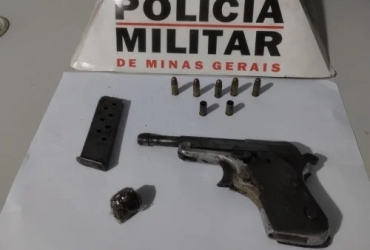 Patrocínio - Dois homens são presos com droga, arma e munições na Região de Macaúbas de Baixo