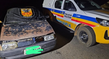 Menores são flagrados com carro furtado na MG-410 a caminho de Patos de Minas Menores são flagrados com carro furtado na MG-410 a caminho de Patos de Minas