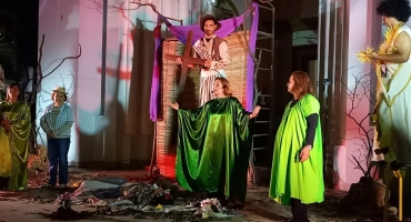 Paixão de Cristo é encenada com emoção e fé na Catedral de Patos de Minas Paixão de Cristo é encenada com emoção e fé na Catedral de Patos de Minas