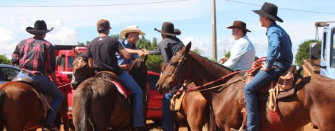 Cavalgada da Festa do Feijão movimenta a manhã deste domingo (27/4); em Lagoa Formosa 