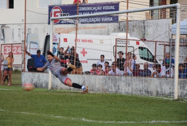 Santa Cruz perde em casa, mas consegue classificação nos pênaltis e vai às quartas de final da Copa Amapar Oficial