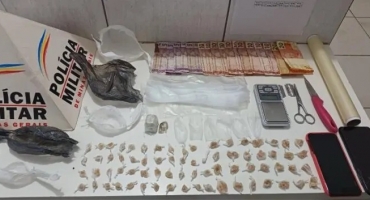 PM apreende adolescente com 71 pedras de crack no bairro Mateus Caixeta, em Presidente Olegário PM apreende adolescente com 71 pedras de crack no bairro Mateus Caixeta, em Presidente Olegário