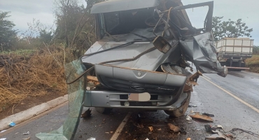 Caminhoneiro de Lagoa Formosa se envolve em acidente na BR-354 próximo à Carmo do Paranaíba; duas pessoas ficaram feridas Caminhoneiro de Lagoa Formosa se envolve em acidente na BR-354 próximo à Carmo do Paranaíba; duas pessoas ficaram feridas