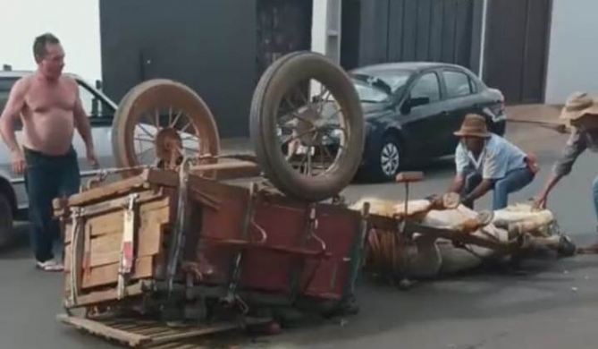 Lagoa Formosa - Indivíduo furta carroça com equino e capota veículo ao tentar fugir em alta velocidade; veja vídeo