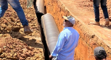 Prefeitura de Lagoa Formosa inicia obra de drenagem na Avenida Olien José do Nascimento