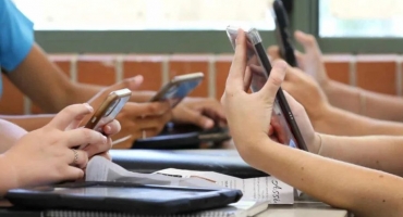 Veto a celular leva 80% dos alunos a prestar mais atenção nas aulas