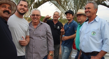 Lagoa Formosa - Fazendeiros fazem churrasco para comemorar asfaltamento do “Morro do Sapé”