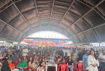 3º edição da Oinc Fest reúne multidão de pessoas e reforça solidariedade em prol da Santa Casa de Misericórdia de Patos de Minas 