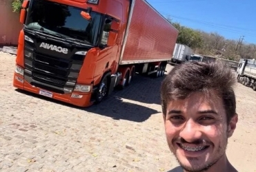 Cortejo com a presença de caminhoneiros homenageia patense que perdeu a vida em acidente na BR-381