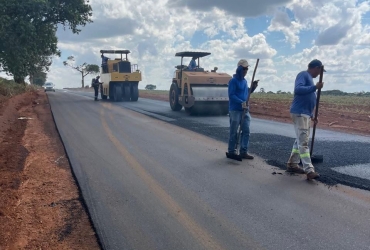 Prefeitura de Lagoa Formosa conclui mais 2,2 quilômetros de pavimentação na estrada de Limeira 