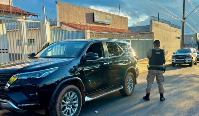 Veículo furtado em BH é recuperado pela Polícia Militar no Centro de Carmo do Paranaíba