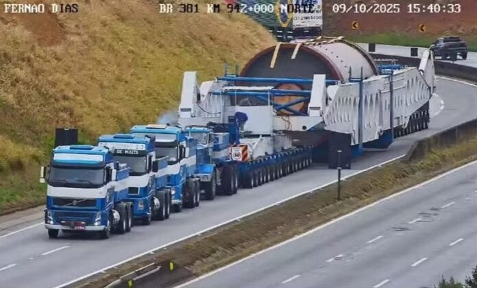 Carreta gigante vai percorrer a BR-354 sob escolta da Polícia Rodoviária nesta quarta (26)