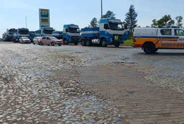 Carreta gigante com megacarga de 630 toneladas já percorre a BR-354; rodovia será bloqueado em vários trechos 